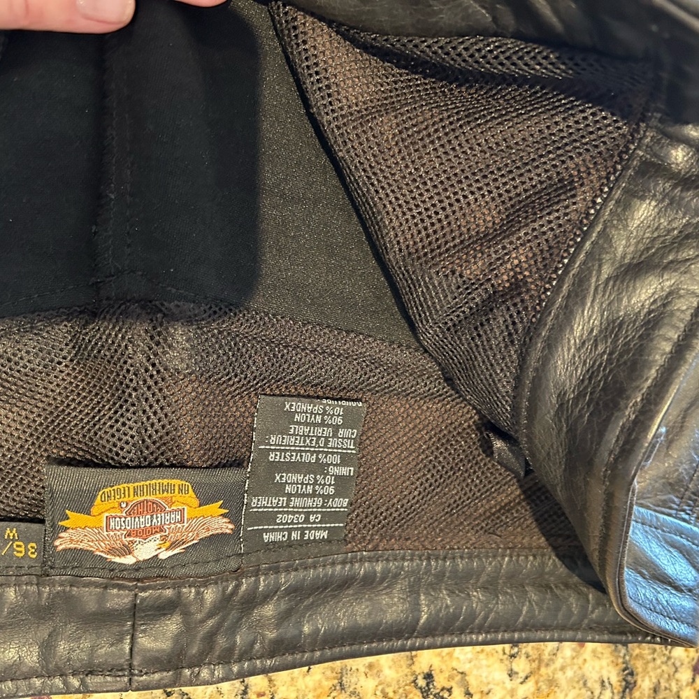 Woman’s Harley Davidson leather riding pants - Picture 8 of 9